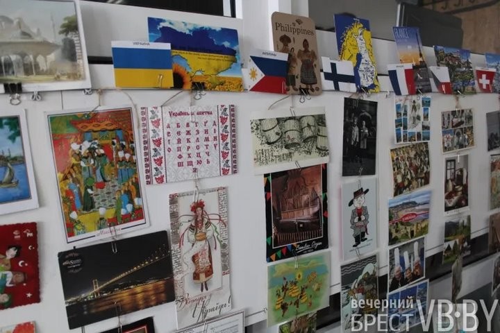 Открываем мир через почтовые карточки. В Бресте работает уникальная выставка «Счастливый посткроссинг»