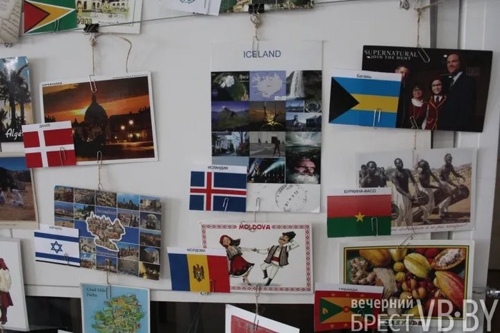 Открываем мир через почтовые карточки. В Бресте работает уникальная выставка «Счастливый посткроссинг»