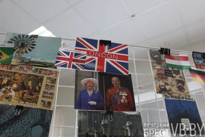 Открываем мир через почтовые карточки. В Бресте работает уникальная выставка «Счастливый посткроссинг»