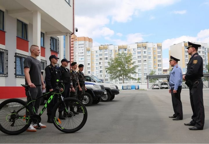 Эксперимент в Гомеле: милиция пересела на велосипеды