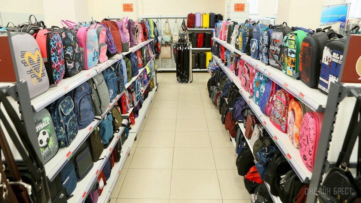 Самое время готовиться к школе! Три этажа школьных товаров в «Детском мире» на Советской в Бресте: канцелярия, рюкзаки, школьная форма и обувь