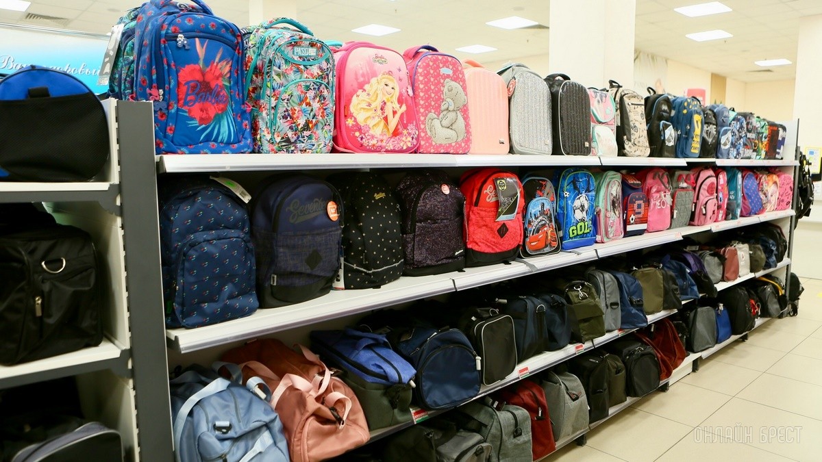 Самое время готовиться к школе! Три этажа школьных товаров в «Детском мире» на Советской в Бресте: канцелярия, рюкзаки, школьная форма и обувь
