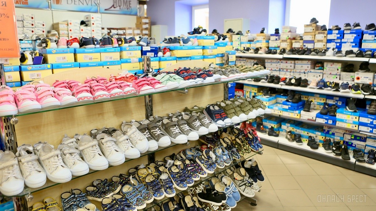 Самое время готовиться к школе! Три этажа школьных товаров в «Детском мире» на Советской в Бресте: канцелярия, рюкзаки, школьная форма и обувь