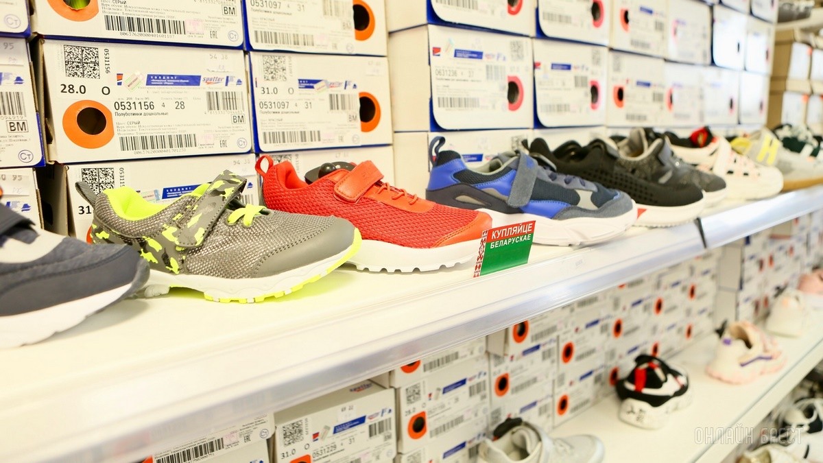 Самое время готовиться к школе! Три этажа школьных товаров в «Детском мире» на Советской в Бресте: канцелярия, рюкзаки, школьная форма и обувь
