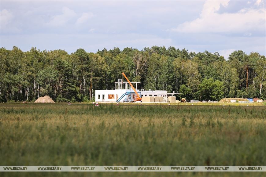 В окрестностях Бреста строят аэродром. Фоторепортаж