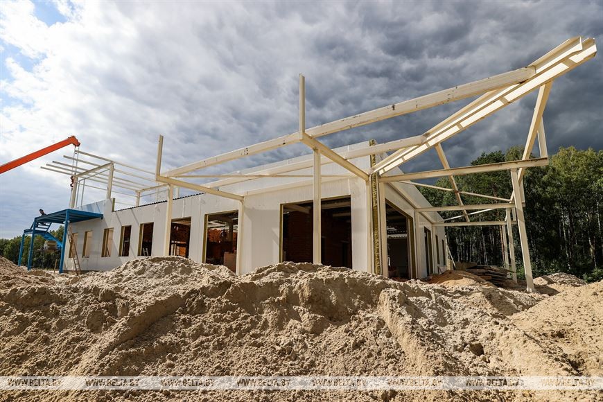 В окрестностях Бреста строят аэродром. Фоторепортаж