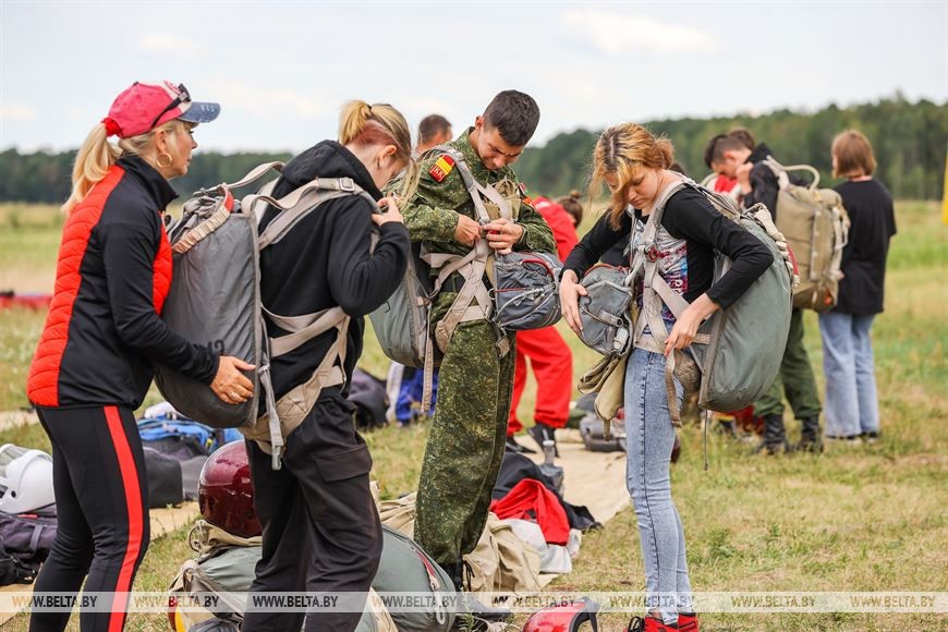 В окрестностях Бреста строят аэродром. Фоторепортаж