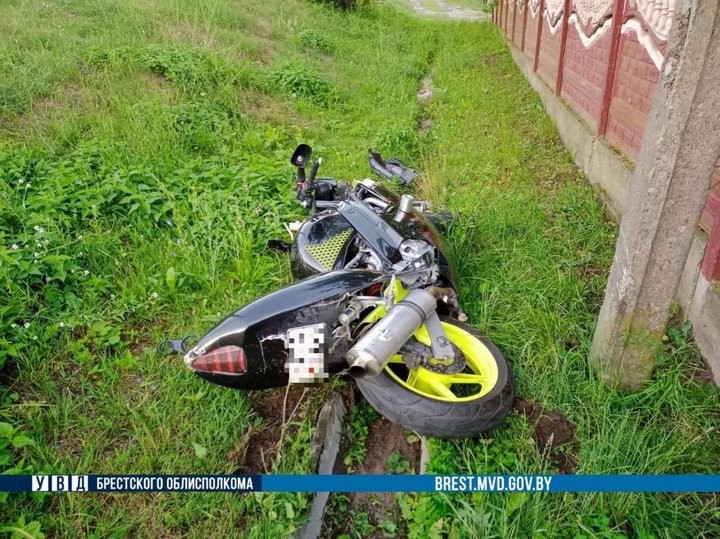 В Каменецком районе погиб мотоциклист