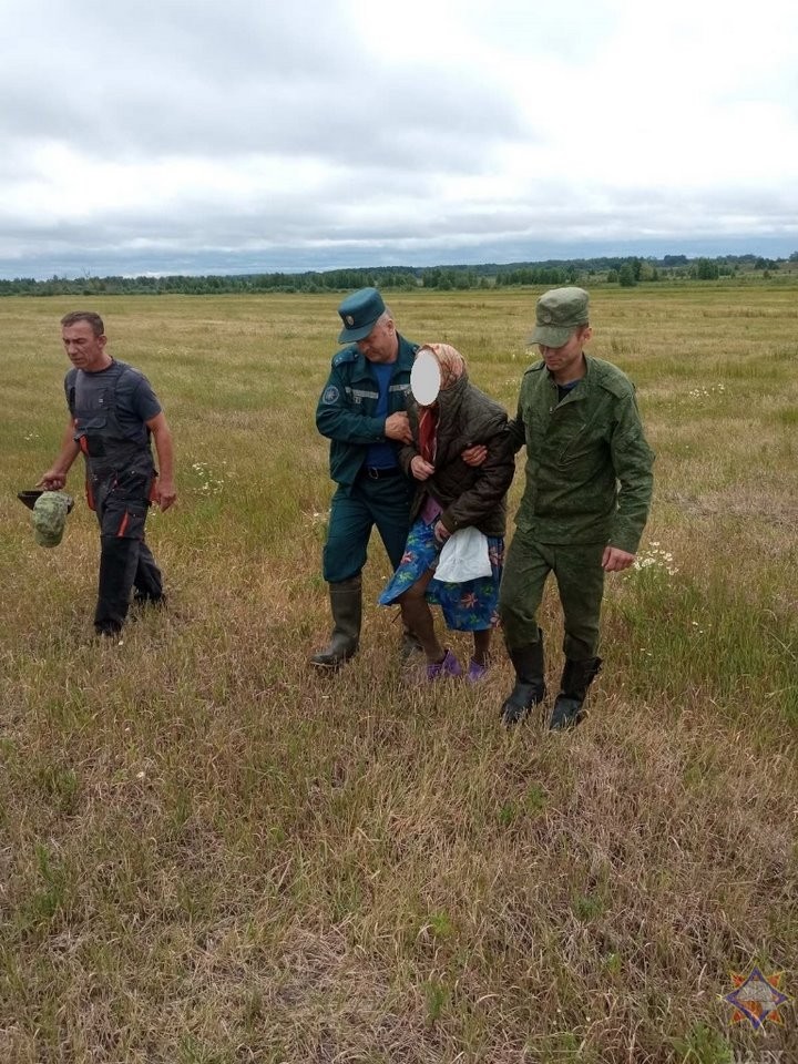 90-летней жительнице Ивановского района спасатели пришли на помощь