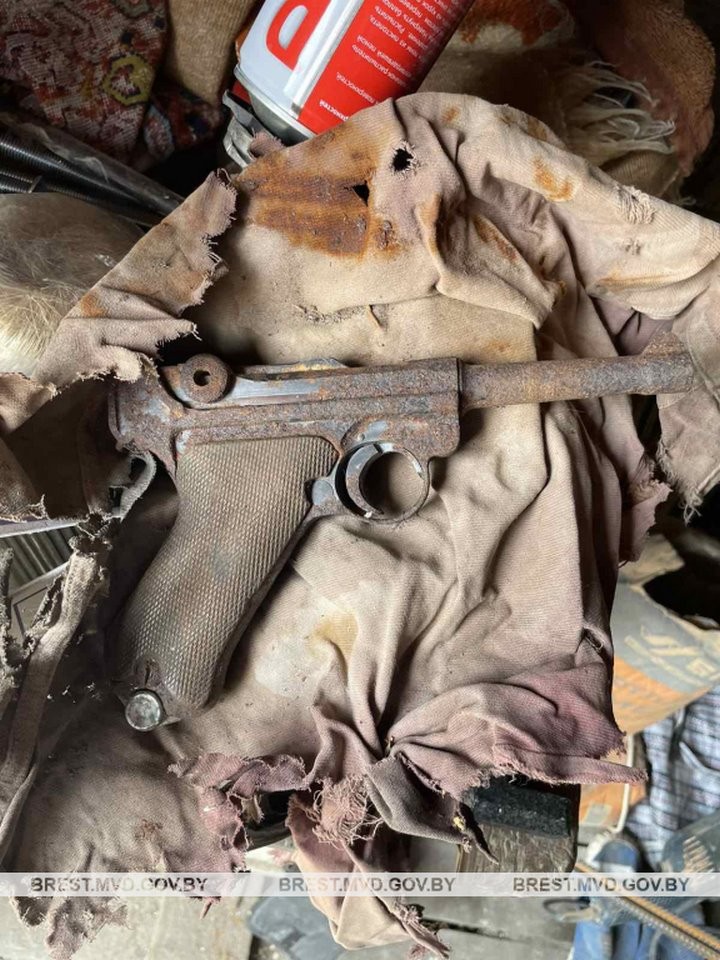 Трофейное оружие времен войн ХХ века обнаружили в Бресте и Брестском районе