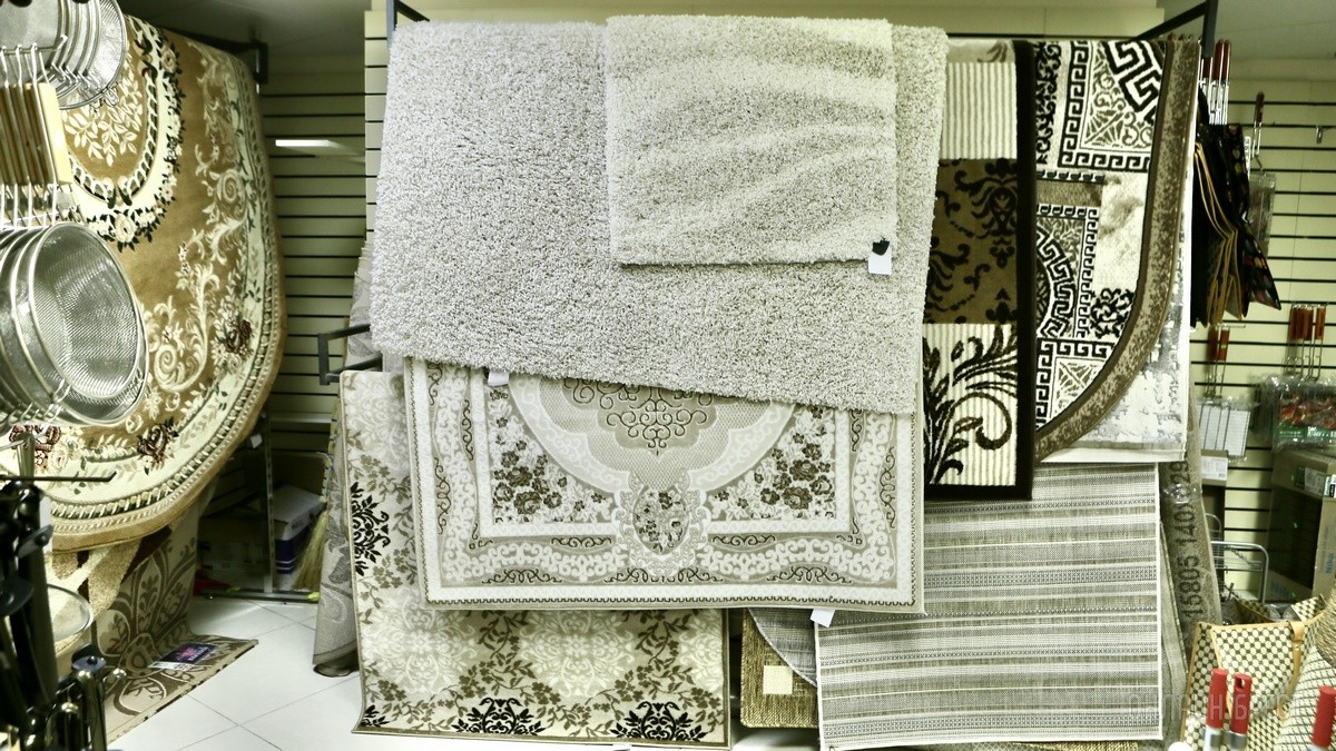 Много стильной летней одежды и обуви по низким ценам! Шопинг в большом магазине «Универмаг Одежда Обувь» на Советской экономит семейный бюджет