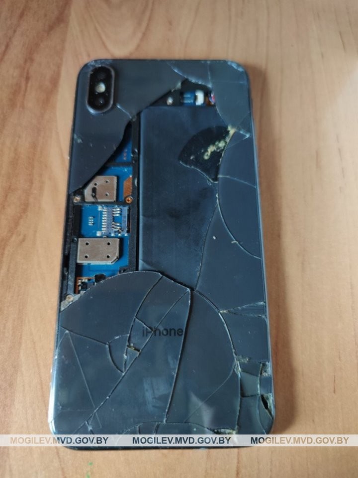 На Могилевщине парень, мечтавший попасть в тренды «TikTok», разбил об стену украденный Iphone