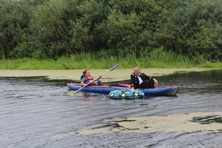 Пинские школьники почтили память моряков бронекатера БК-154 водным походом