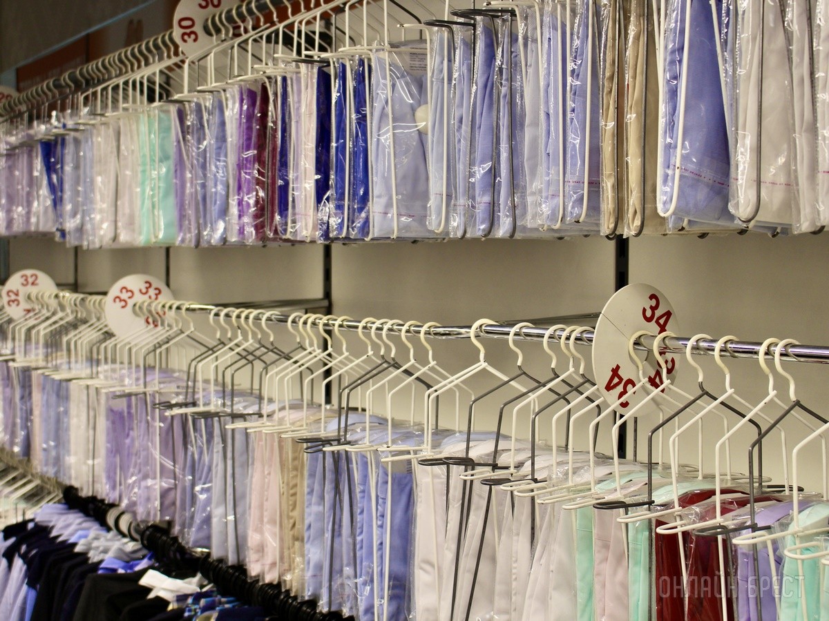 Кое-что новенькое! Большое обновление ассортимента в брестском «ЦУМе» (третий этаж): школьные товары, мужская и женская одежда, текстиль, кухонная утварь, кожгалантерея