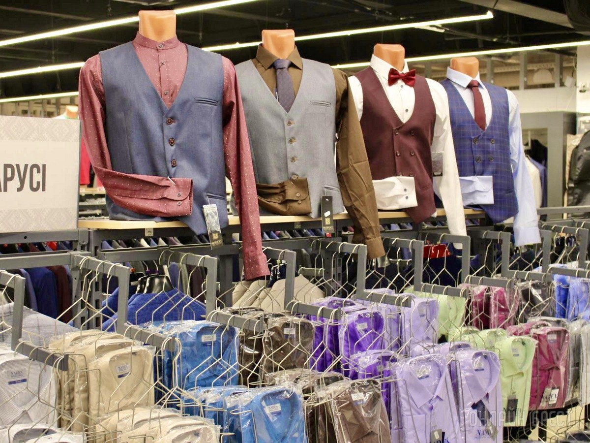 Кое-что новенькое! Большое обновление ассортимента в брестском «ЦУМе» (третий этаж): школьные товары, мужская и женская одежда, текстиль, кухонная утварь, кожгалантерея