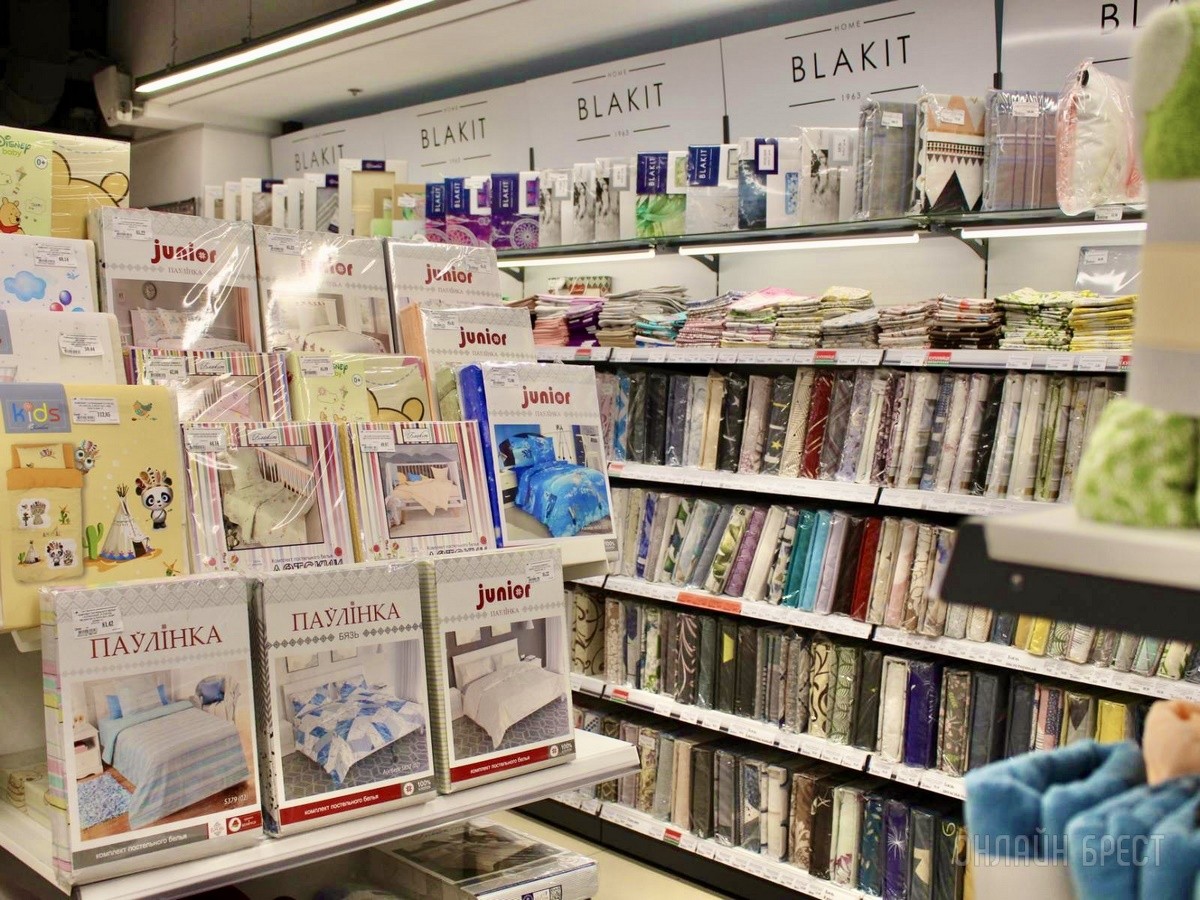 Кое-что новенькое! Большое обновление ассортимента в брестском «ЦУМе» (третий этаж): школьные товары, мужская и женская одежда, текстиль, кухонная утварь, кожгалантерея