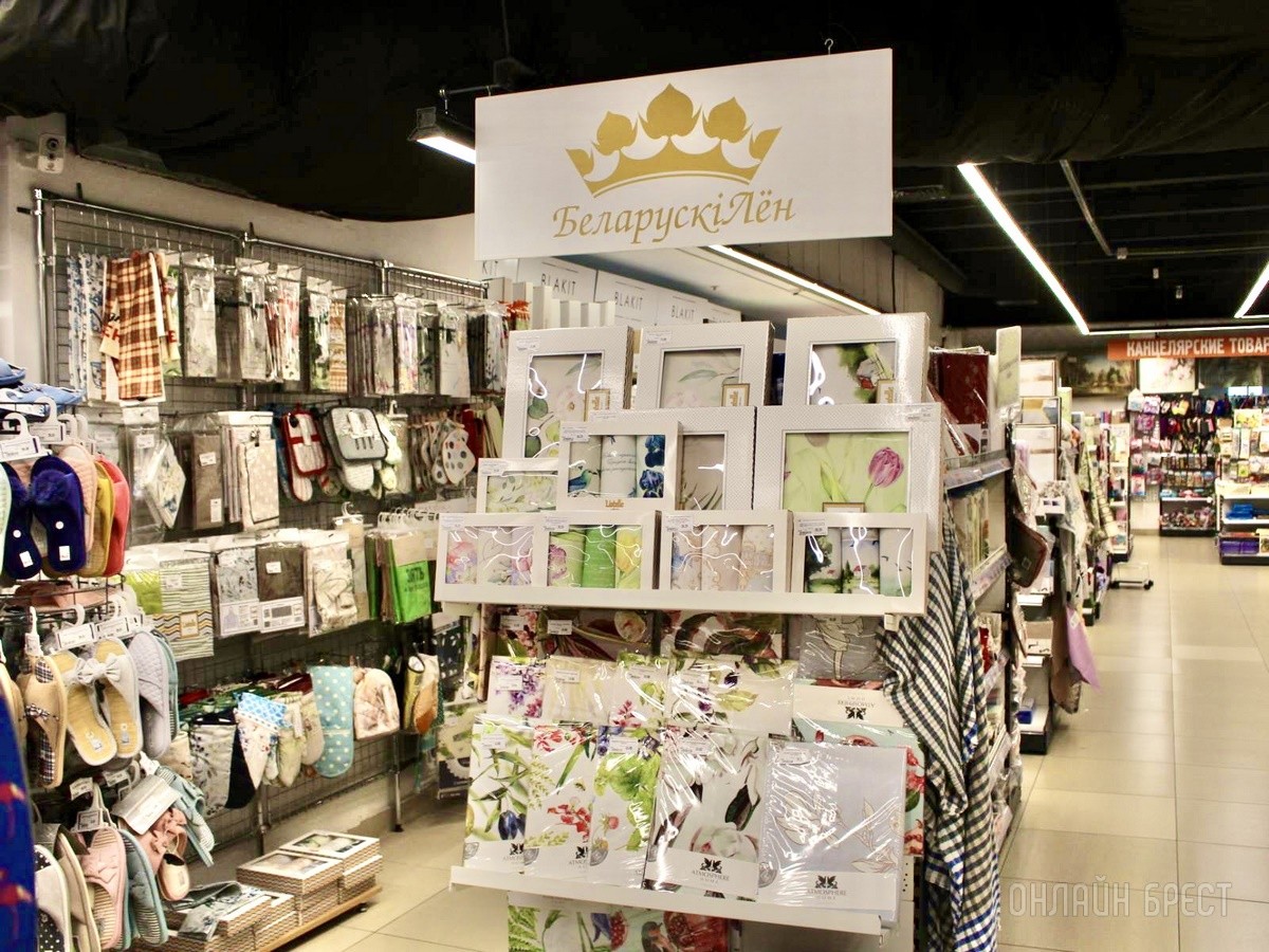 Кое-что новенькое! Большое обновление ассортимента в брестском «ЦУМе» (третий этаж): школьные товары, мужская и женская одежда, текстиль, кухонная утварь, кожгалантерея
