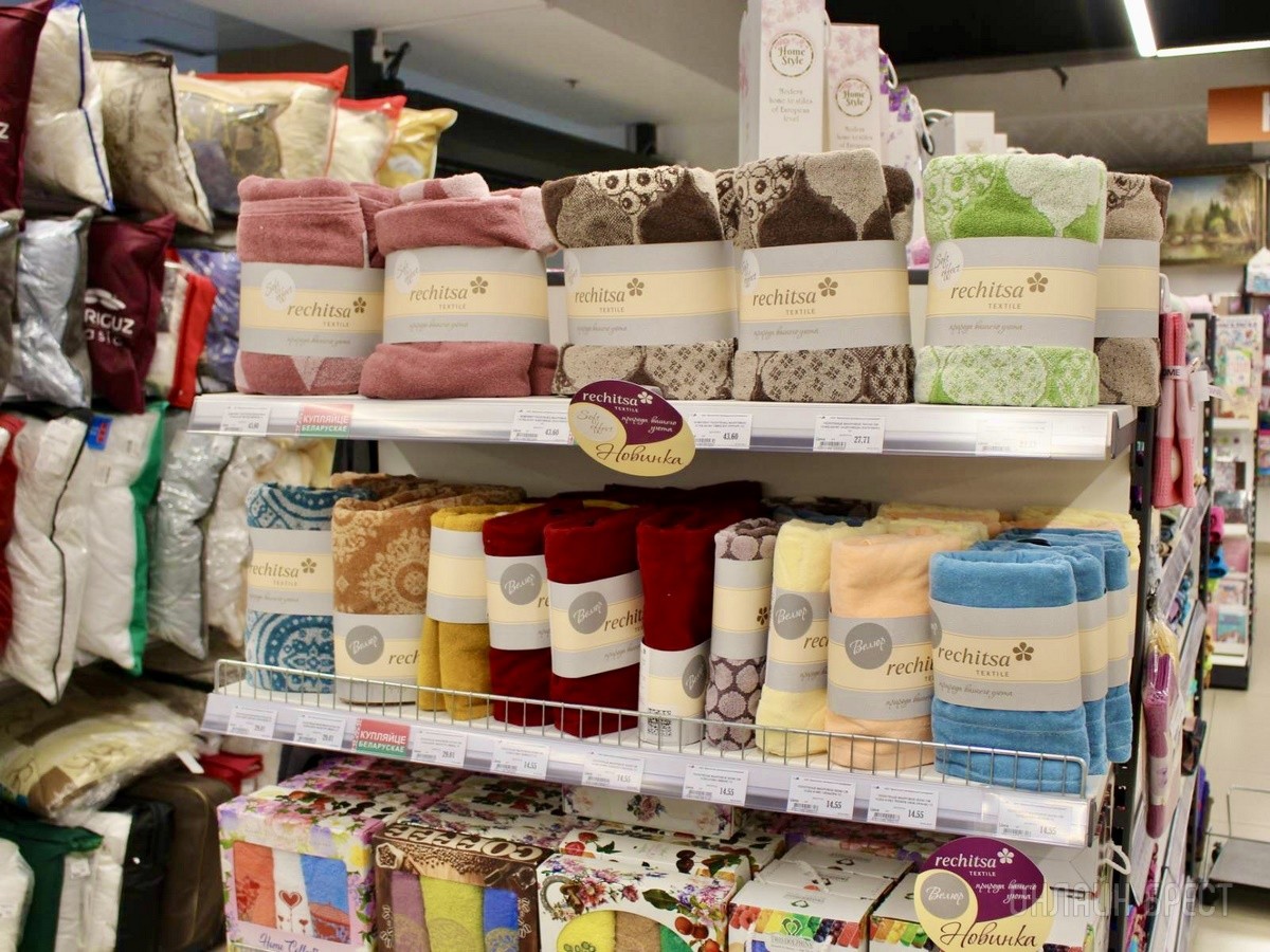 Кое-что новенькое! Большое обновление ассортимента в брестском «ЦУМе» (третий этаж): школьные товары, мужская и женская одежда, текстиль, кухонная утварь, кожгалантерея