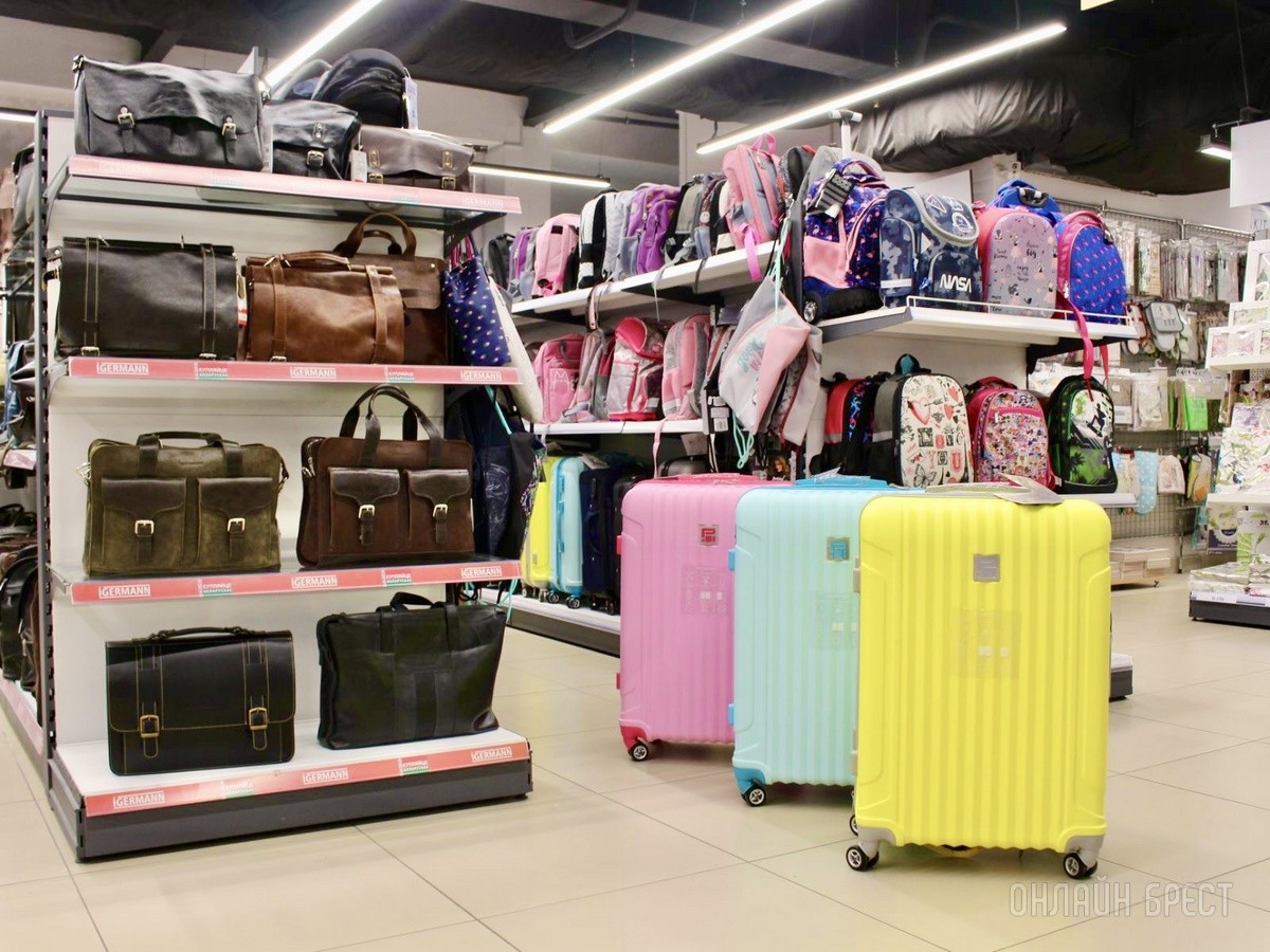 Кое-что новенькое! Большое обновление ассортимента в брестском «ЦУМе» (третий этаж): школьные товары, мужская и женская одежда, текстиль, кухонная утварь, кожгалантерея