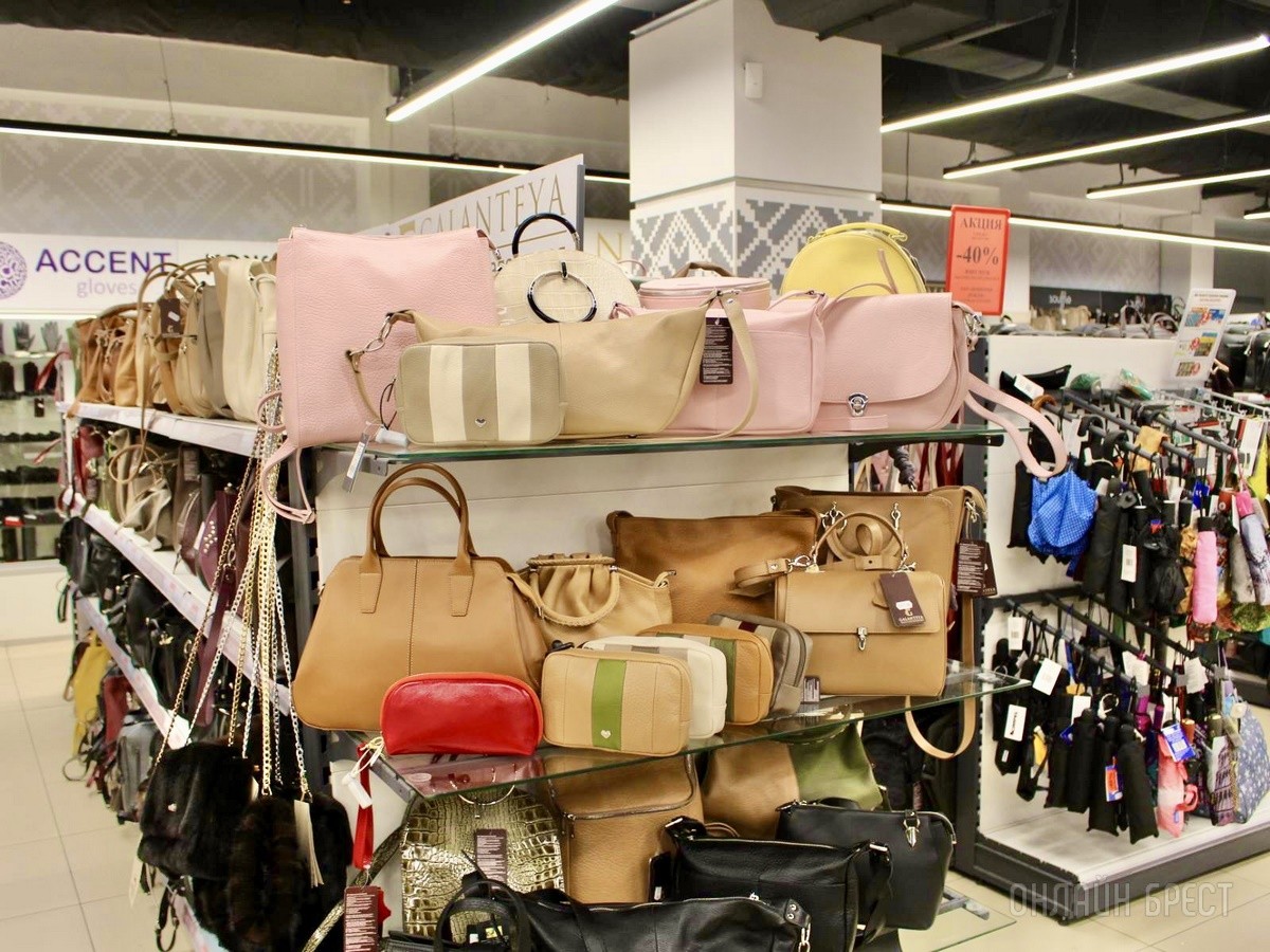 Кое-что новенькое! Большое обновление ассортимента в брестском «ЦУМе» (третий этаж): школьные товары, мужская и женская одежда, текстиль, кухонная утварь, кожгалантерея