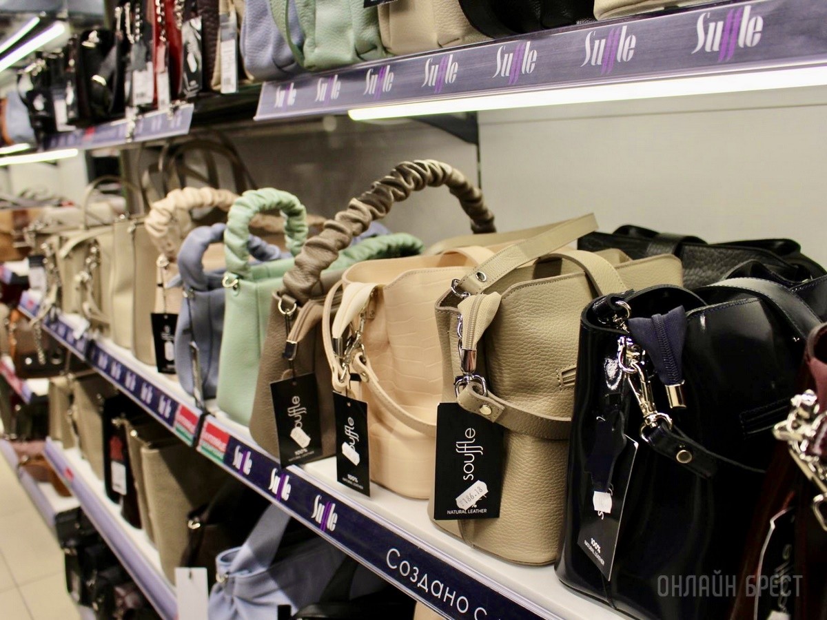 Кое-что новенькое! Большое обновление ассортимента в брестском «ЦУМе» (третий этаж): школьные товары, мужская и женская одежда, текстиль, кухонная утварь, кожгалантерея