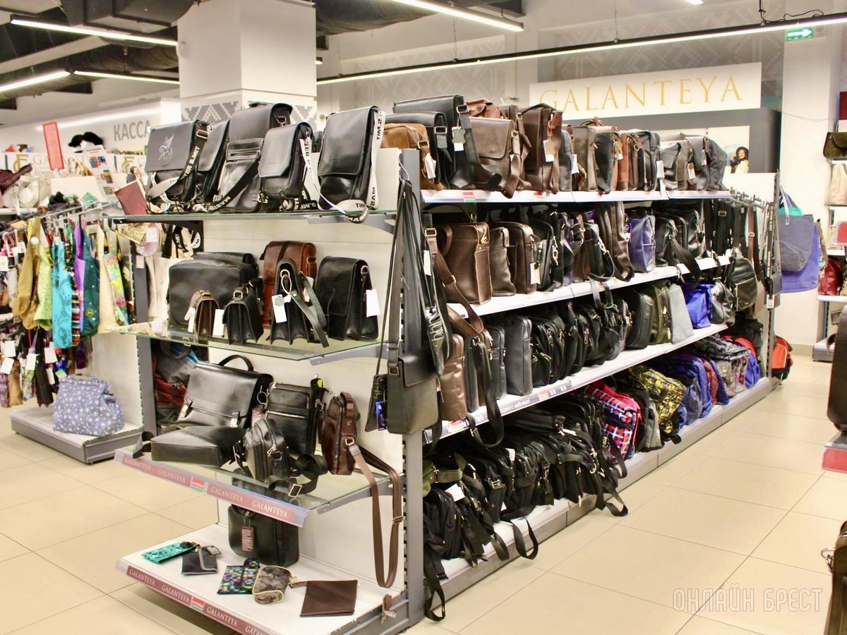 Кое-что новенькое! Большое обновление ассортимента в брестском «ЦУМе» (третий этаж): школьные товары, мужская и женская одежда, текстиль, кухонная утварь, кожгалантерея