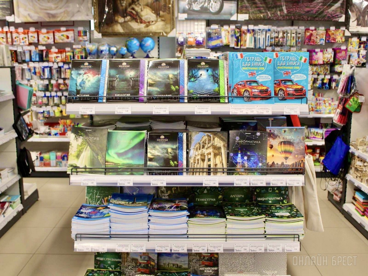 Кое-что новенькое! Большое обновление ассортимента в брестском «ЦУМе» (третий этаж): школьные товары, мужская и женская одежда, текстиль, кухонная утварь, кожгалантерея