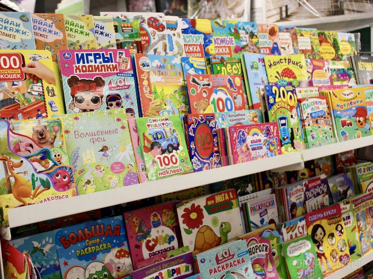 Кое-что новенькое! Большое обновление ассортимента в брестском «ЦУМе» (третий этаж): школьные товары, мужская и женская одежда, текстиль, кухонная утварь, кожгалантерея