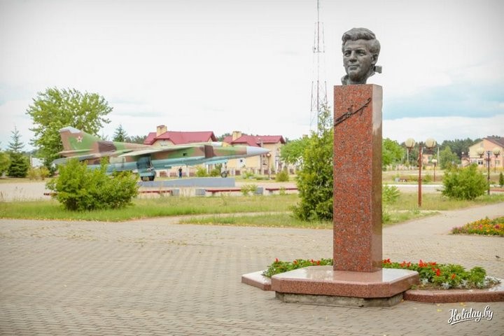 Школе в Томашовке предлагают присвоить имя первого космонавта Беларуси