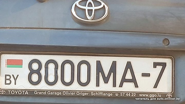 Какой интересный номер у этой Toyota. Особенно если присмотреться вблизи