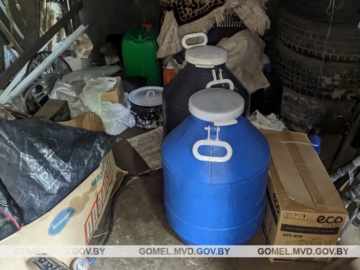 У белоруса нашли 80 литров спирта. Что ему грозит?