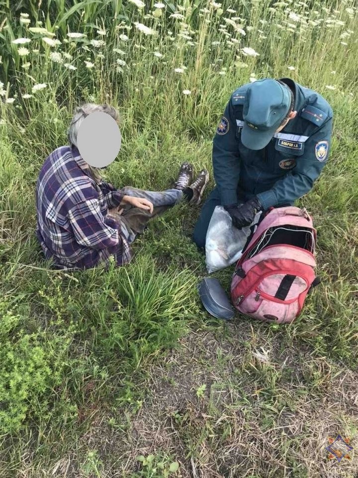 В Жабинковском районе работники МЧС нашли потерявшуюся ягодницу