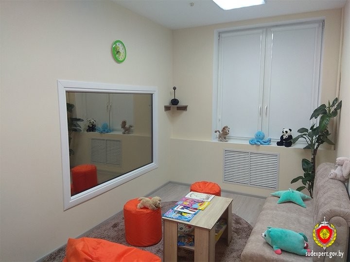 Дружественную детям комнату опроса обустроили судебные эксперты в Бресте