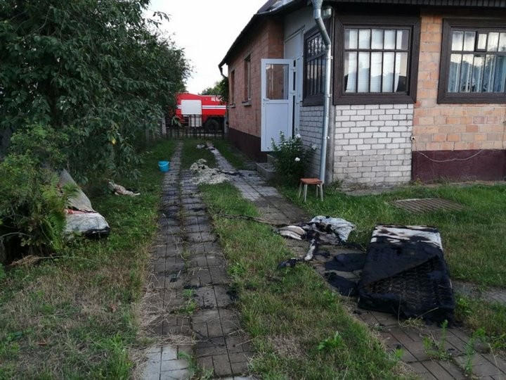 На пожаре в Пинске работники МЧС спасли мужчину-инвалида