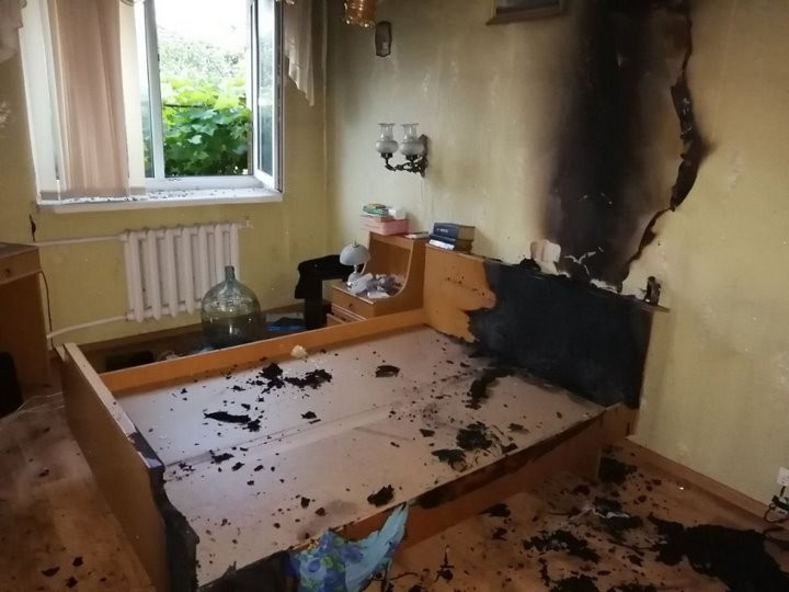 На пожаре в Пинске работники МЧС спасли мужчину-инвалида