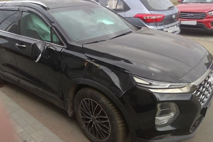 «Заменили белорусские "номера" на российские». СК раскрыл подробности кражи двух дорогих авто в Беларуси