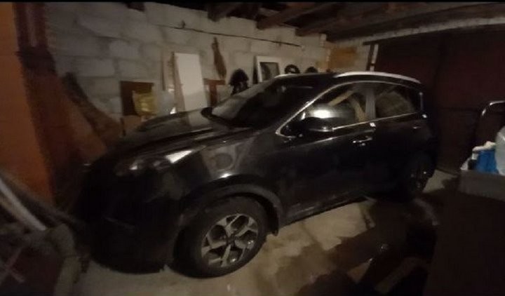 «Заменили белорусские "номера" на российские». СК раскрыл подробности кражи двух дорогих авто в Беларуси