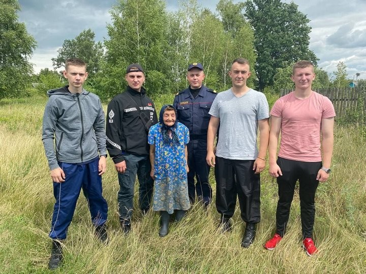 На вторые сутки нашли обессиленной в лесу – в Брестской области  спасли заблудившуюся бабушку