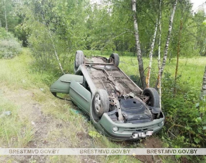 В Лунинецком районе перевернулся автомобиль