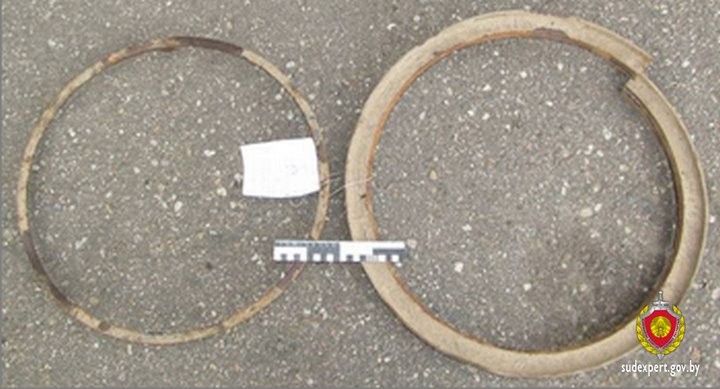 Мужчина пострадал во время подкачки колеса: камера взорвалась