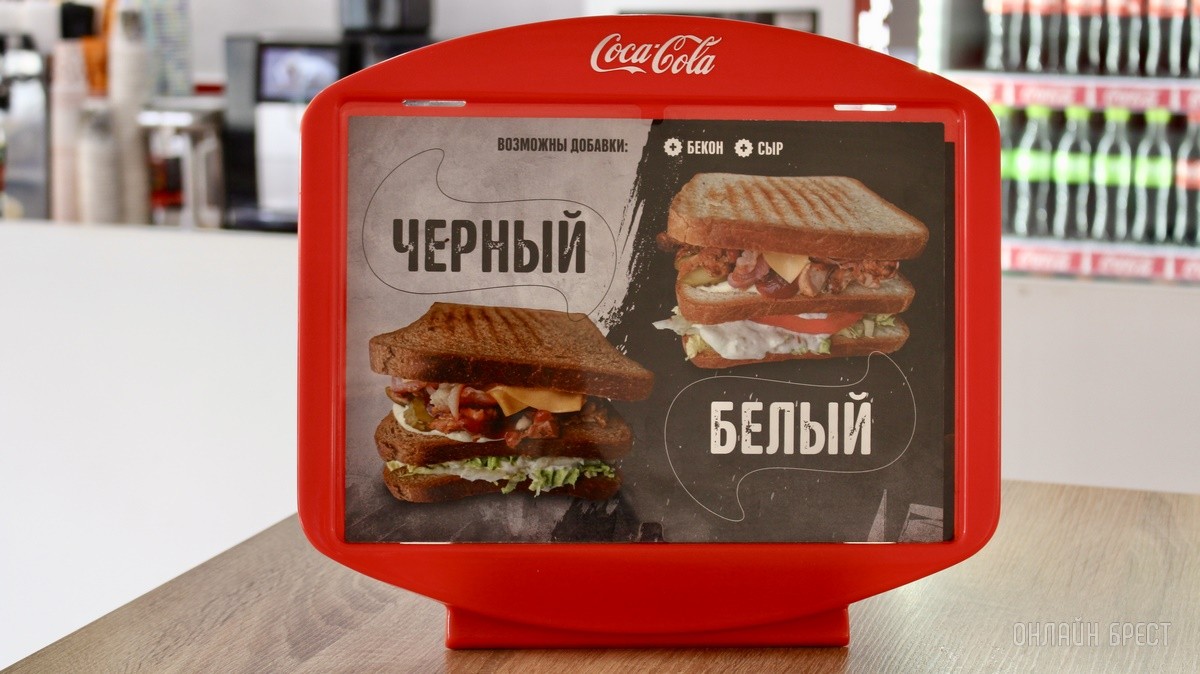 «BrestBurger» – незаменимая классика быстрого питания в Бресте. Вкусные бургеры, сэндвичи, роллы, трдельники теперь и в новом кафе в центре города