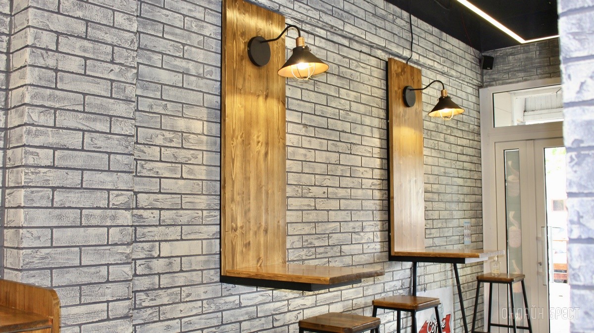 «BrestBurger» – незаменимая классика быстрого питания в Бресте. Вкусные бургеры, сэндвичи, роллы, трдельники теперь и в новом кафе в центре города