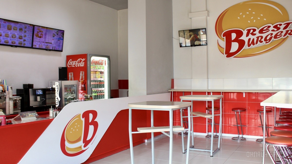«BrestBurger» – незаменимая классика быстрого питания в Бресте. Вкусные бургеры, сэндвичи, роллы, трдельники теперь и в новом кафе в центре города
