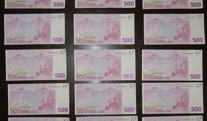 38 тысяч евро и 9,5 тысяч долларов: белорус украл из дома любовницы сбережения её мужа