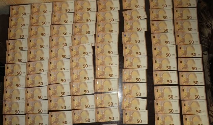 38 тысяч евро и 9,5 тысяч долларов: белорус украл из дома любовницы сбережения её мужа