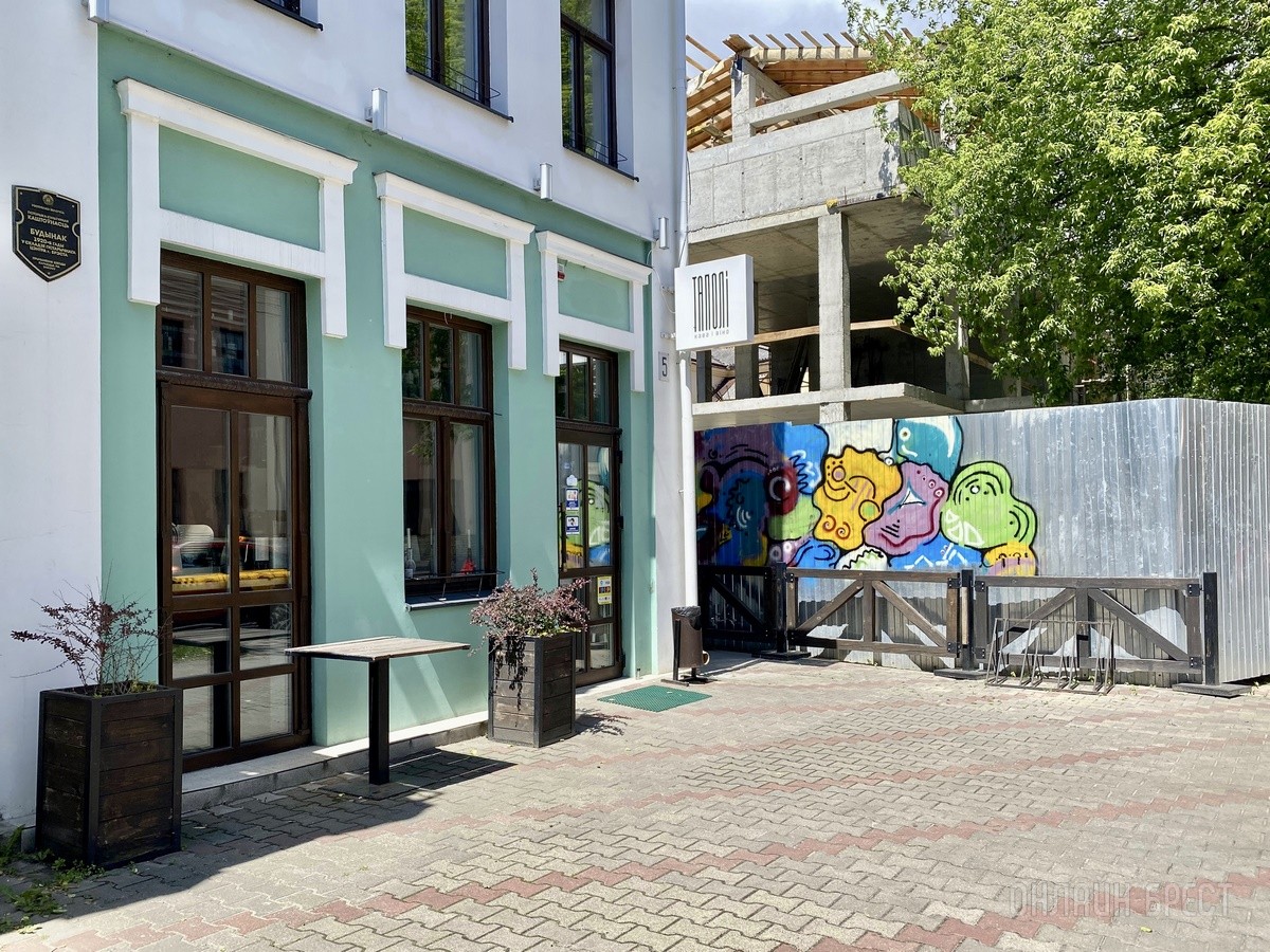 Невероятно вкусные фирменные вафли и кофе наивысшего качества. Двухэтажная кофейня «Таполі» по ул. 17 сентября приглашает брестчан в гости