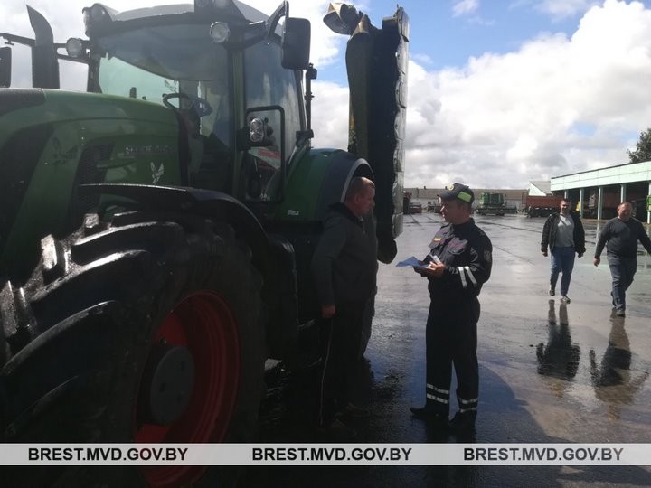 Уборочная на особом контроле. Как ГАИ Брестской области проверяет сельхозпредприятия