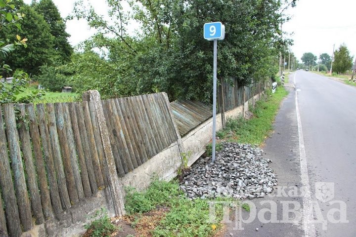 «Щебень с дороги уносит в мой огород». Случай в Брестской области