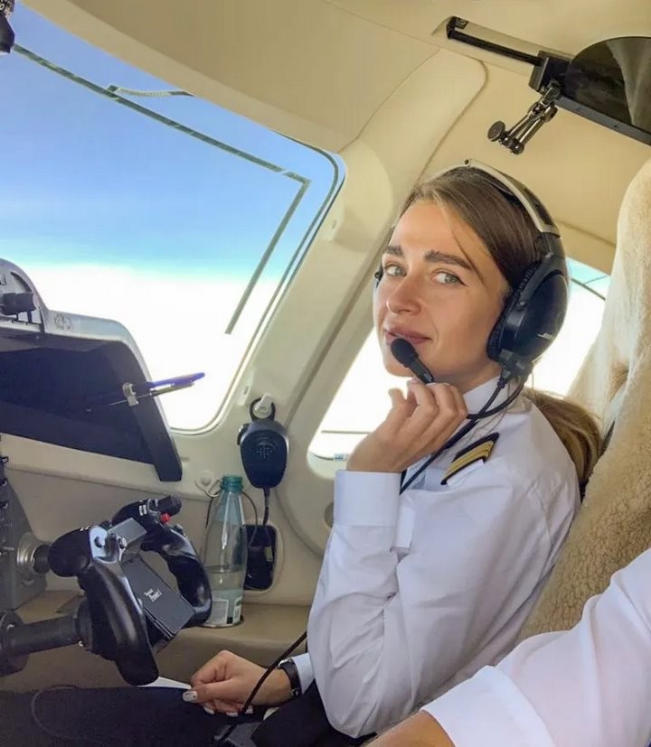 Роман с небом: как девушка из Березы покорила лайнер своей мечты