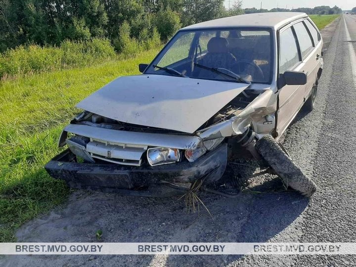 Водитель с 3,00 промилле алкоголя разбил свой ВАЗ на М1 возле Бреста
